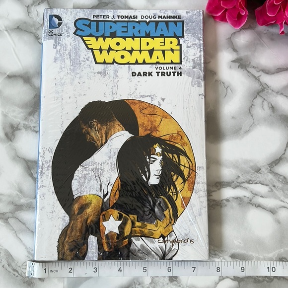 DC - Superman/Wonder Woman Volume 4: Dark Truth - ISBN 978-1-4012-6322-5 - Picture 1 of 4